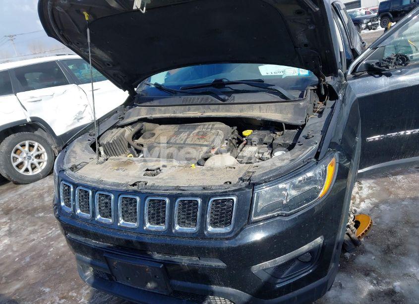 Photo 10 of 2018 Jeep Compass LATITUDE 4X4 (VIN 3C4NJDBB6JT418222)