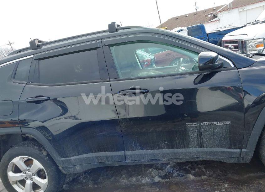 Photo 13 of 2018 Jeep Compass LATITUDE 4X4 (VIN 3C4NJDBB6JT418222)