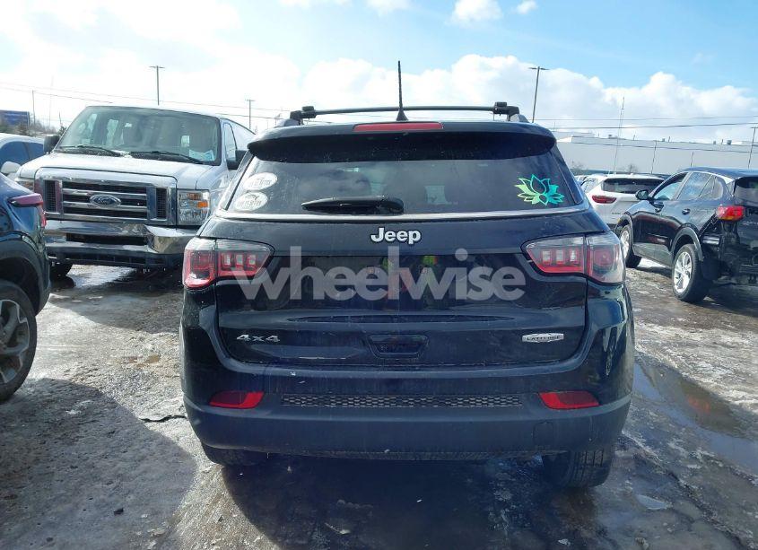 Photo 16 of 2018 Jeep Compass LATITUDE 4X4 (VIN 3C4NJDBB6JT418222)