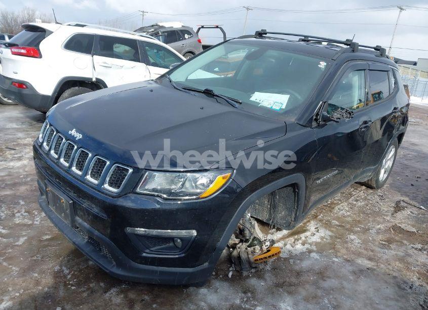 Photo 2 of 2018 Jeep Compass LATITUDE 4X4 (VIN 3C4NJDBB6JT418222)