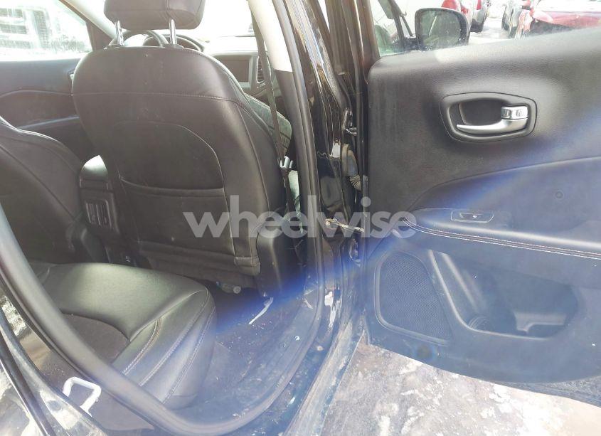 Photo 8 of 2018 Jeep Compass LATITUDE 4X4 (VIN 3C4NJDBB6JT418222)