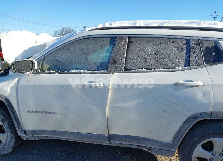 Photo 13 of 2018 Jeep Compass LATITUDE 4X4 (VIN 3C4NJDBB6JT418575)