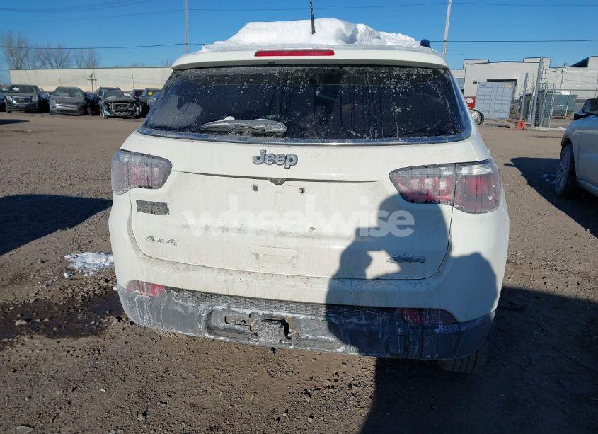 Photo 15 of 2018 Jeep Compass LATITUDE 4X4 (VIN 3C4NJDBB6JT418575)