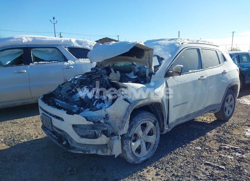 Photo 2 of 2018 Jeep Compass LATITUDE 4X4 (VIN 3C4NJDBB6JT418575)