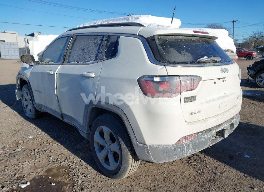 Photo 3 of 2018 Jeep Compass LATITUDE 4X4 (VIN 3C4NJDBB6JT418575)