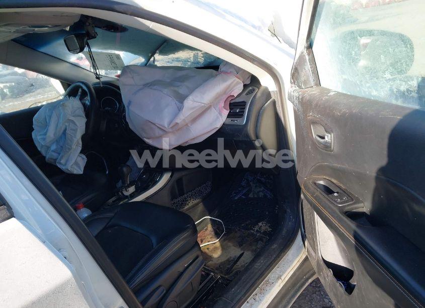 Photo 5 of 2018 Jeep Compass LATITUDE 4X4 (VIN 3C4NJDBB6JT418575)