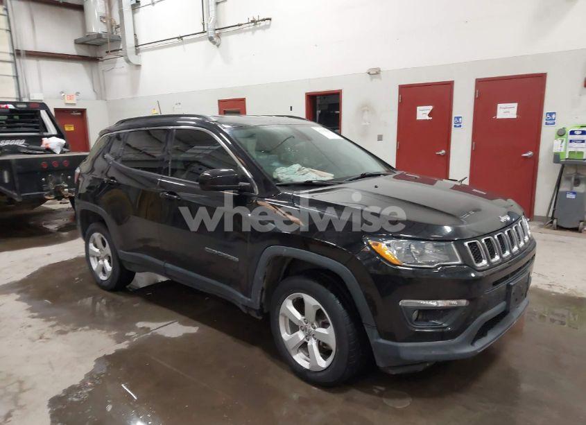 2018 Jeep Compass LATITUDE 4X4 (VIN 3C4NJDBB6JT422948) main photo