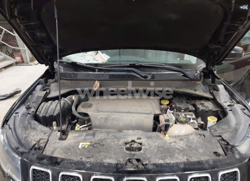 Photo 10 of 2018 Jeep Compass LATITUDE 4X4 (VIN 3C4NJDBB6JT422948)