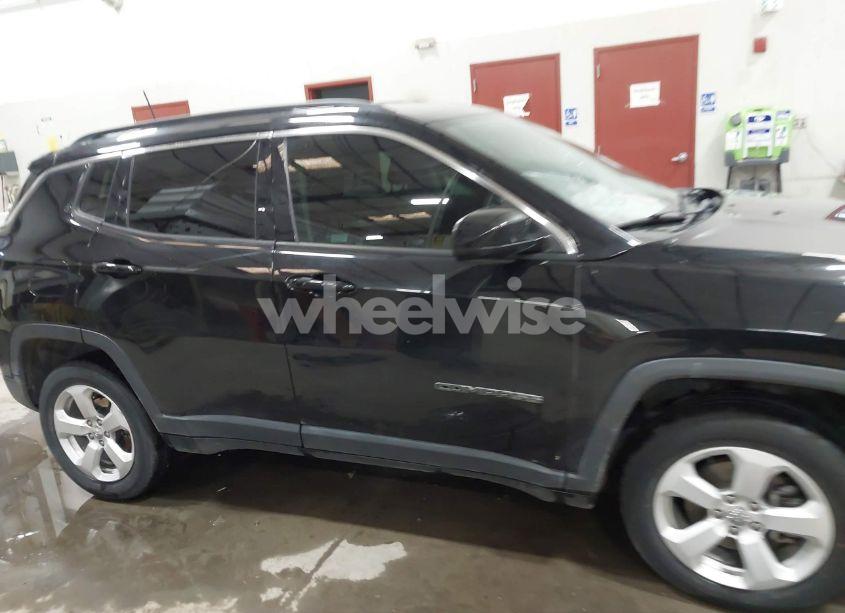 Photo 13 of 2018 Jeep Compass LATITUDE 4X4 (VIN 3C4NJDBB6JT422948)