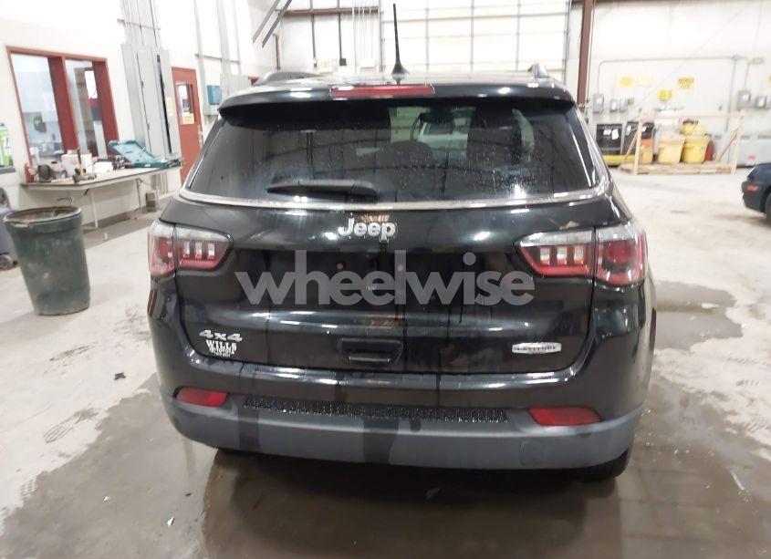 Photo 16 of 2018 Jeep Compass LATITUDE 4X4 (VIN 3C4NJDBB6JT422948)