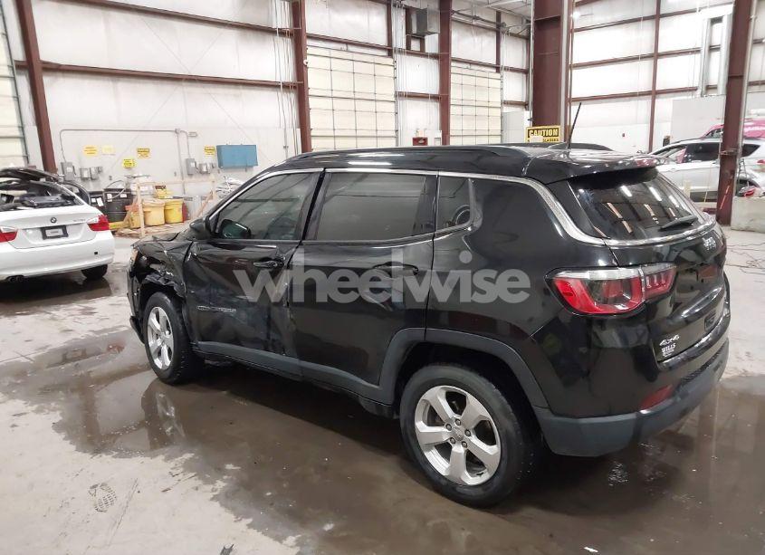 Photo 3 of 2018 Jeep Compass LATITUDE 4X4 (VIN 3C4NJDBB6JT422948)