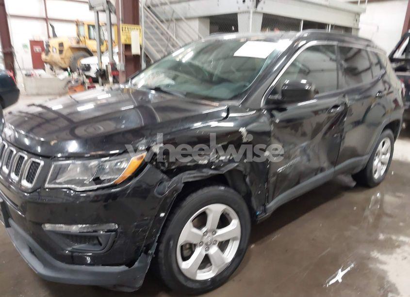 Photo 6 of 2018 Jeep Compass LATITUDE 4X4 (VIN 3C4NJDBB6JT422948)