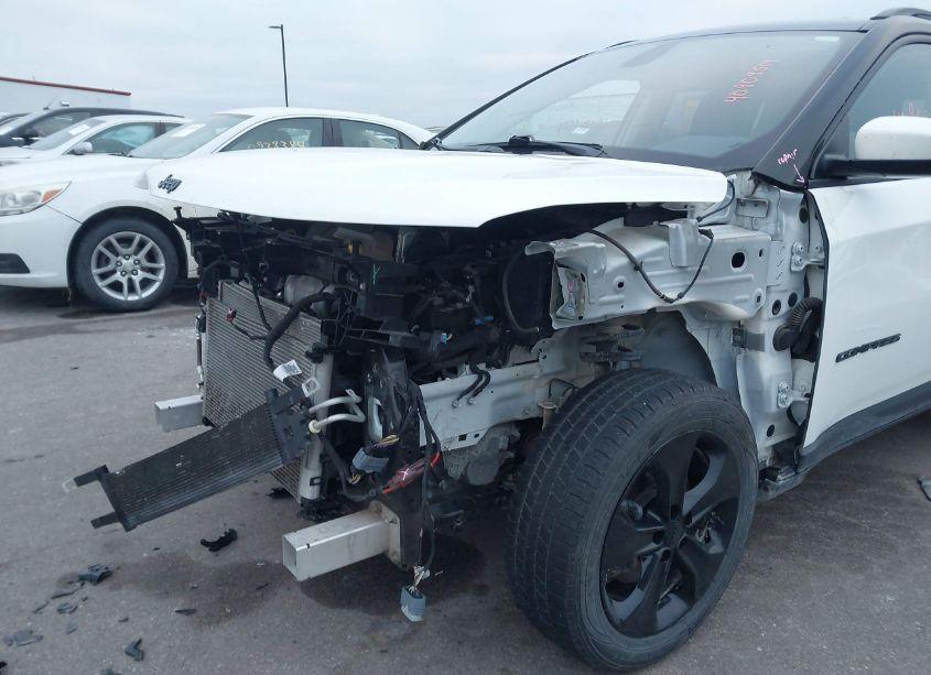 Photo 6 of 2019 Jeep Compass ALTITUDE 4X4 (VIN 3C4NJDBB6KT683577)