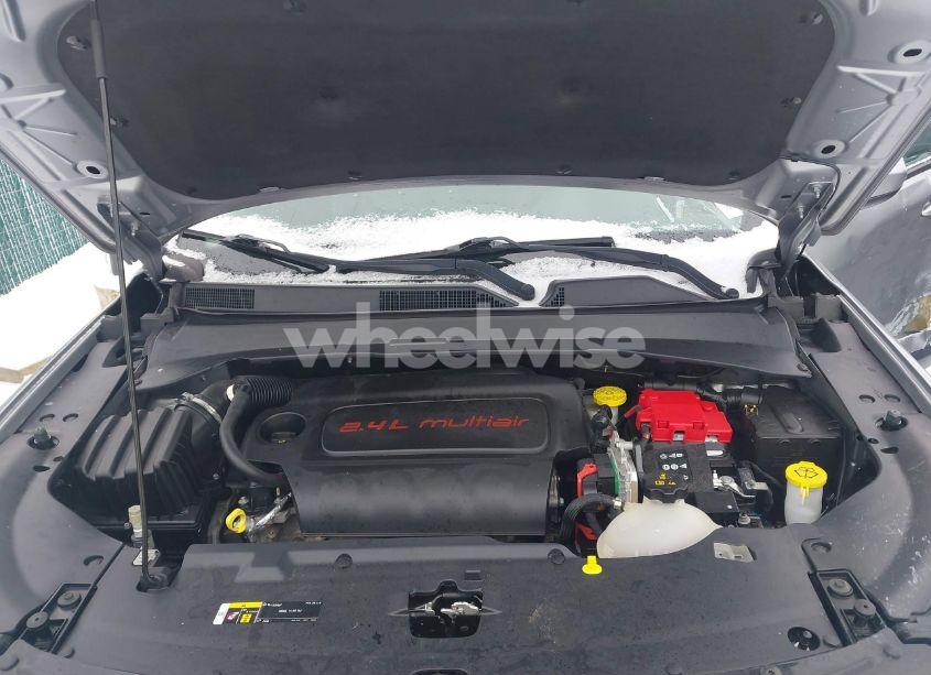 Photo 10 of 2019 Jeep Compass LATITUDE 4X4 (VIN 3C4NJDBB6KT696751)