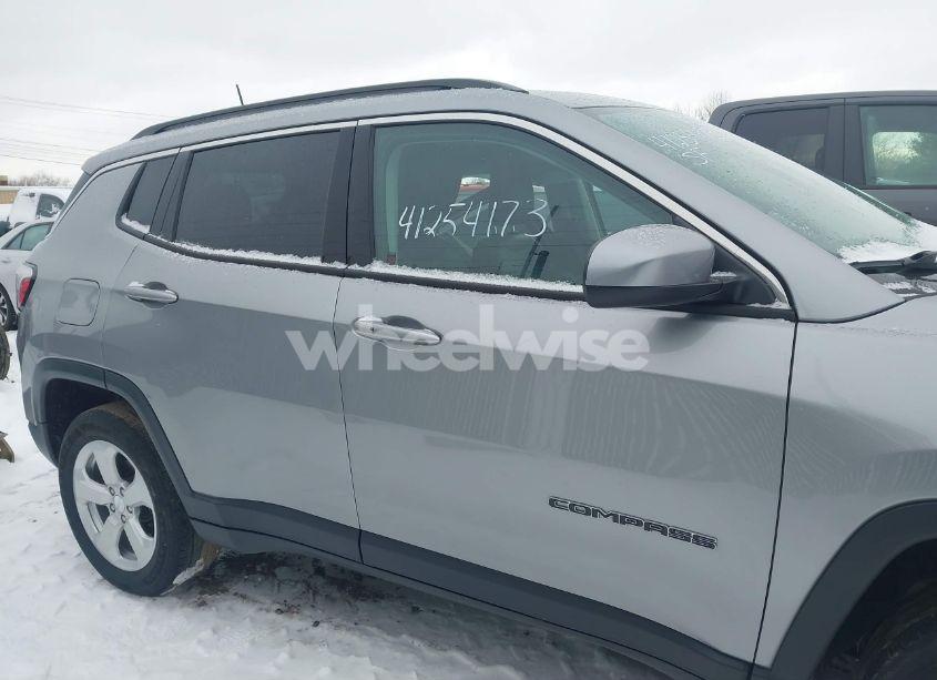 Photo 14 of 2019 Jeep Compass LATITUDE 4X4 (VIN 3C4NJDBB6KT696751)