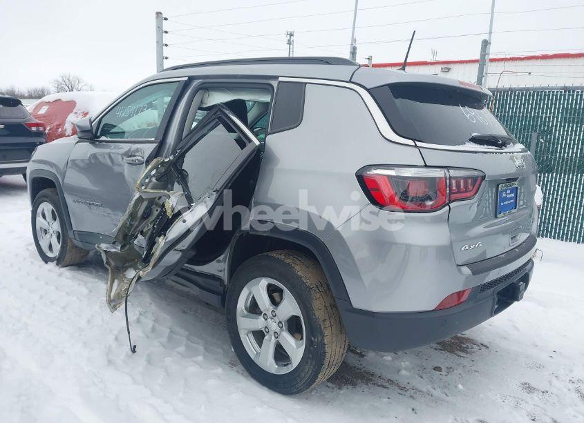 Photo 3 of 2019 Jeep Compass LATITUDE 4X4 (VIN 3C4NJDBB6KT696751)