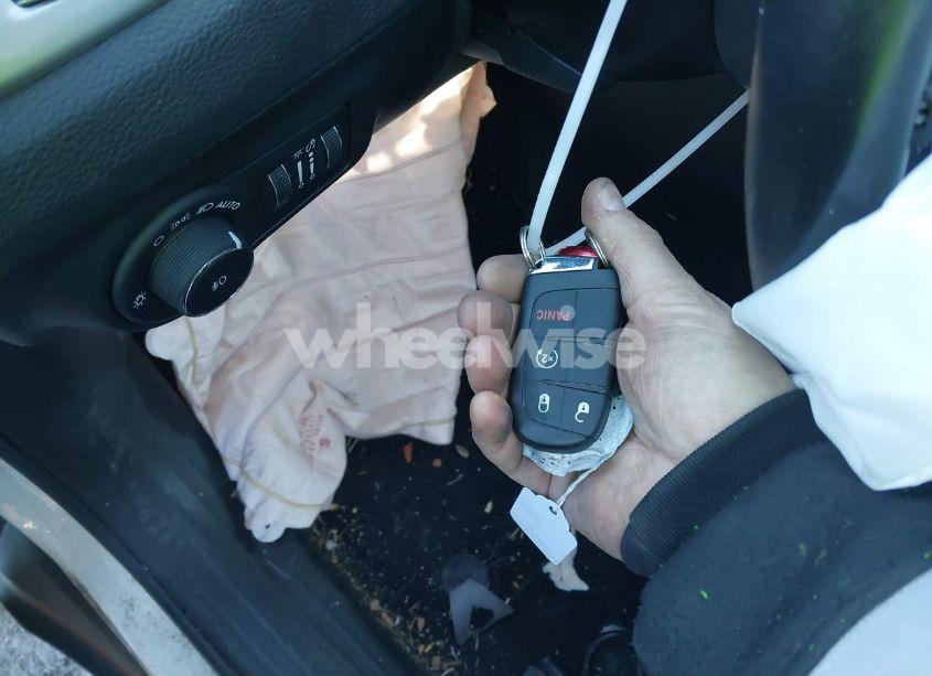 Photo 11 of 2019 Jeep Compass LATITUDE 4X4 (VIN 3C4NJDBB6KT781119)