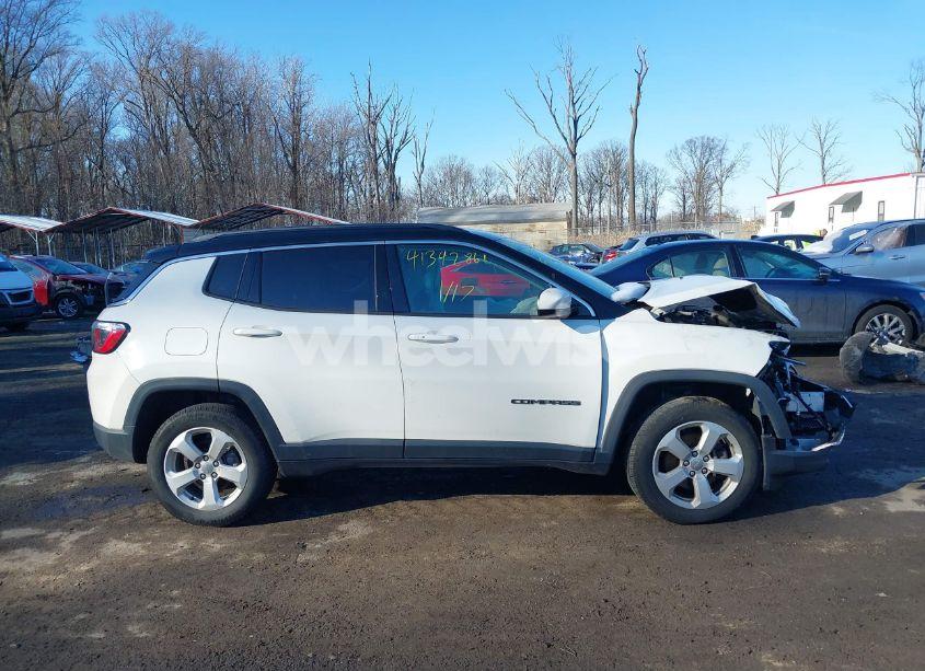 Photo 13 of 2019 Jeep Compass LATITUDE 4X4 (VIN 3C4NJDBB6KT781119)