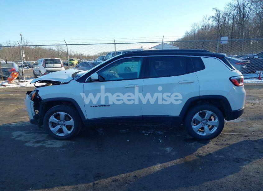 Photo 14 of 2019 Jeep Compass LATITUDE 4X4 (VIN 3C4NJDBB6KT781119)