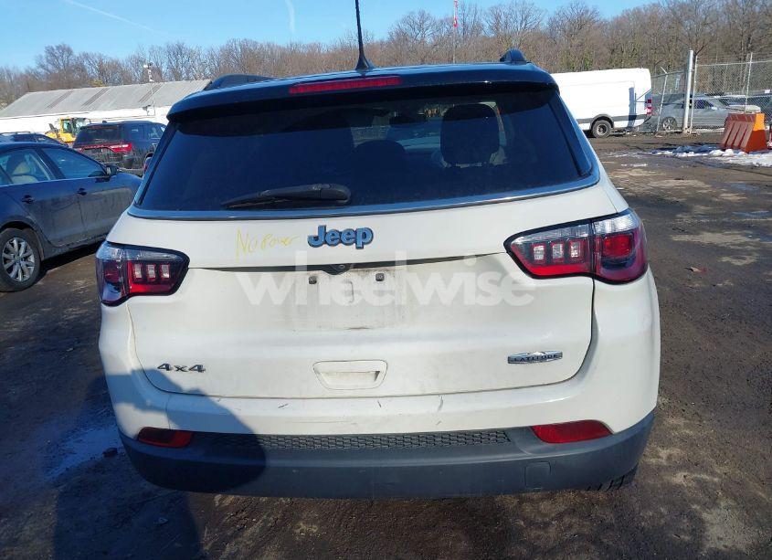 Photo 16 of 2019 Jeep Compass LATITUDE 4X4 (VIN 3C4NJDBB6KT781119)