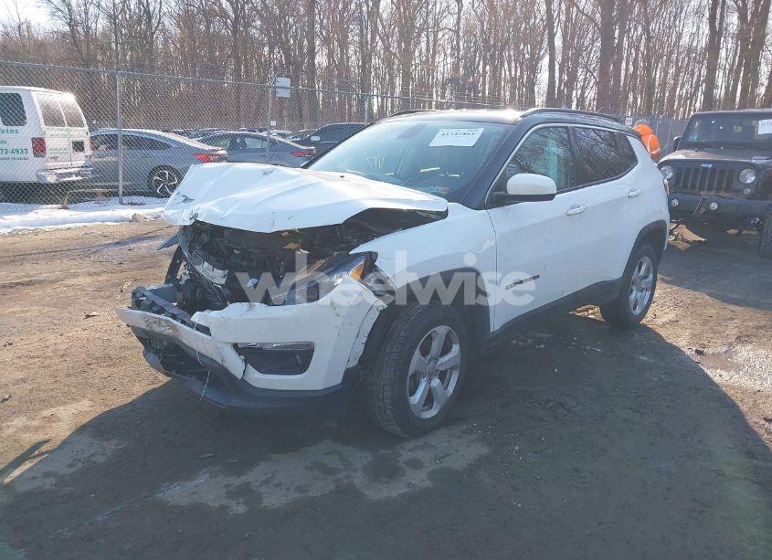 Photo 2 of 2019 Jeep Compass LATITUDE 4X4 (VIN 3C4NJDBB6KT781119)