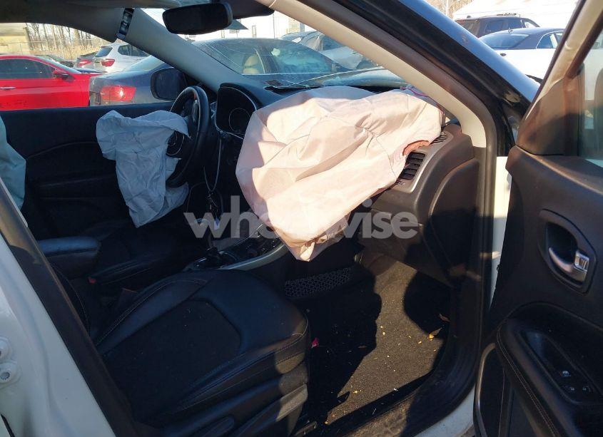 Photo 5 of 2019 Jeep Compass LATITUDE 4X4 (VIN 3C4NJDBB6KT781119)