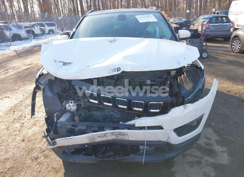 Photo 6 of 2019 Jeep Compass LATITUDE 4X4 (VIN 3C4NJDBB6KT781119)