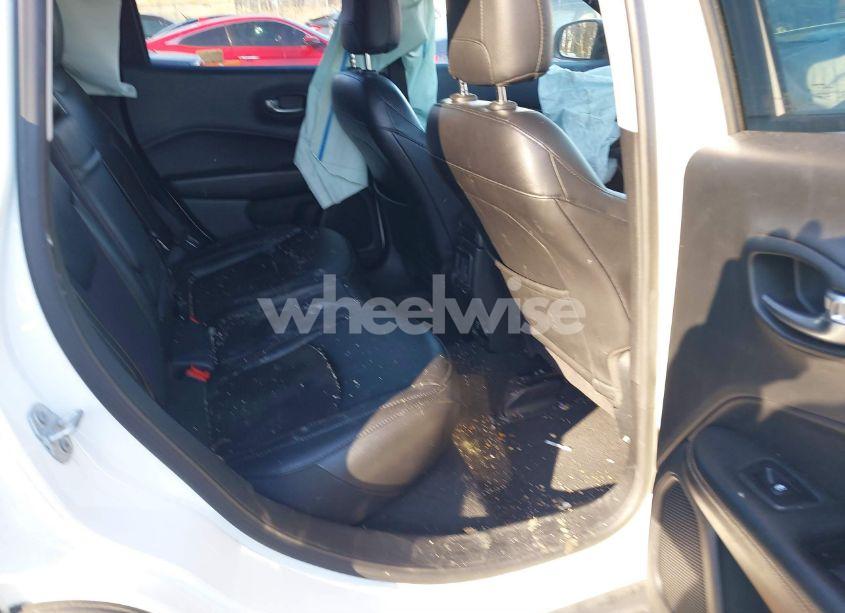 Photo 8 of 2019 Jeep Compass LATITUDE 4X4 (VIN 3C4NJDBB6KT781119)