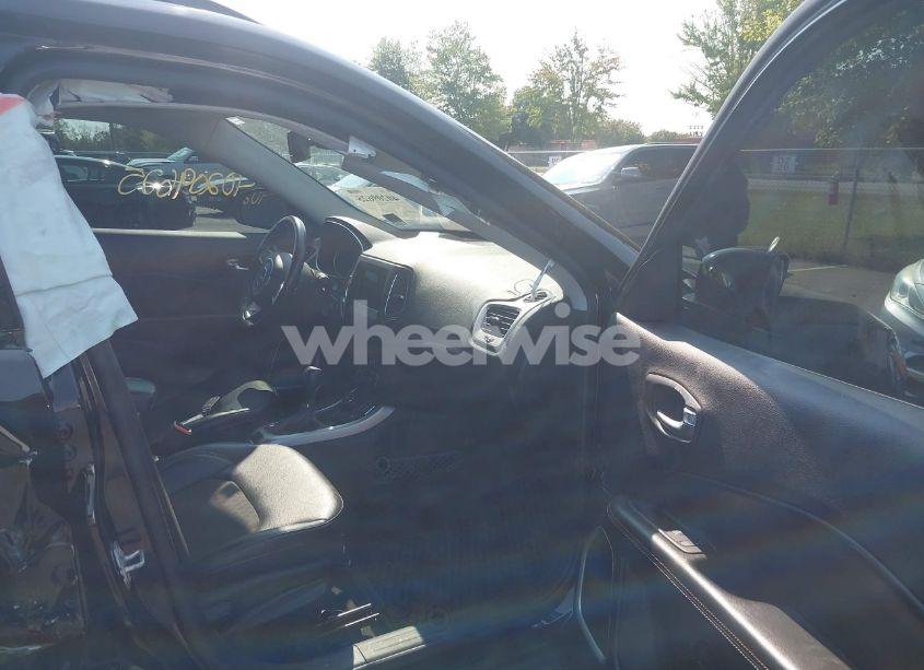 Photo 5 of 2020 Jeep Compass LATITUDE 4X4 (VIN 3C4NJDBB6LT219674)