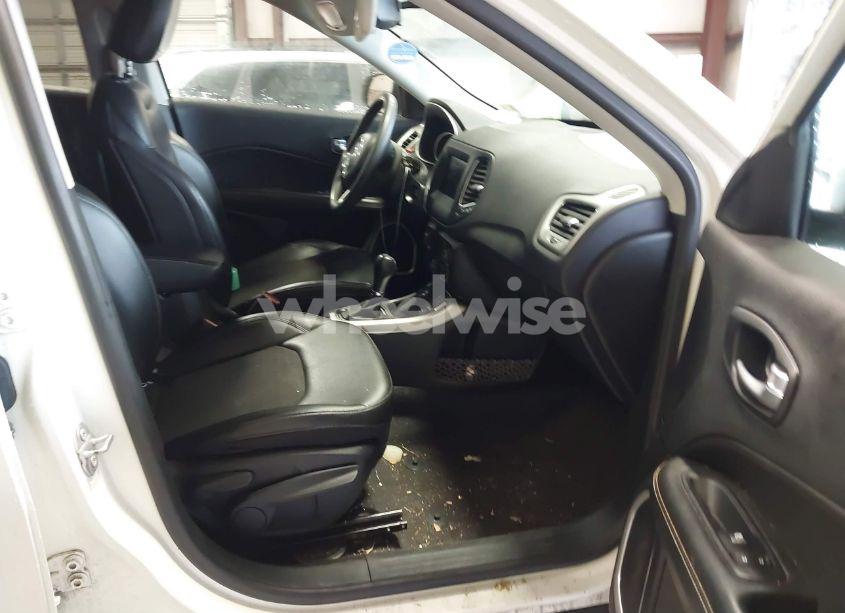 Photo 5 of 2021 Jeep Compass LATITUDE 4X4 (VIN 3C4NJDBB6MT593316)