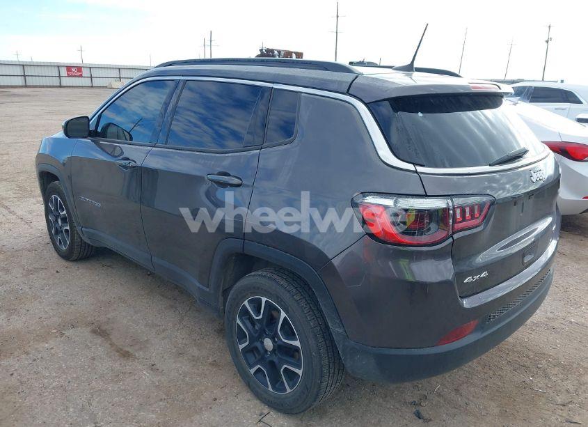Photo 3 of 2022 Jeep Compass LATITUDE 4X4 (VIN 3C4NJDBB6NT120808)