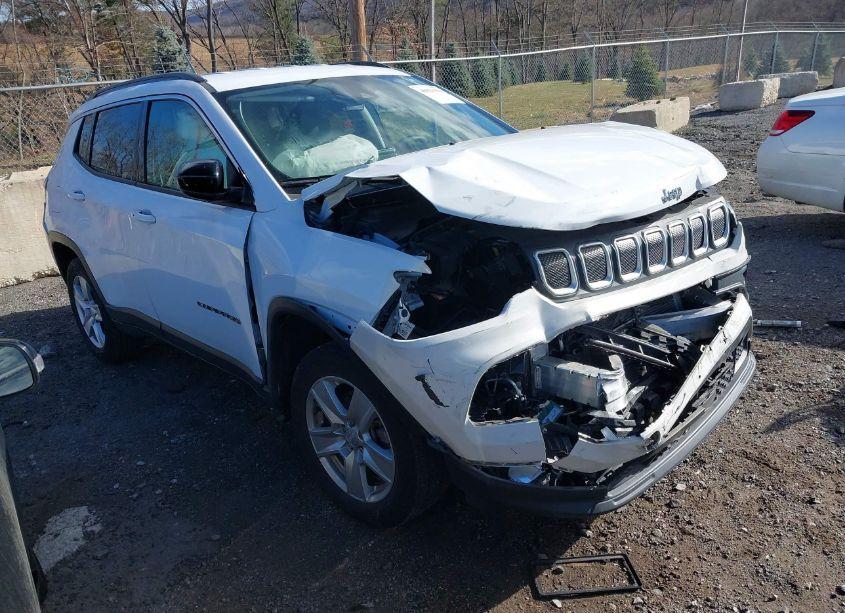 2022 Jeep Compass LATITUDE 4X4 (VIN 3C4NJDBB6NT130304) main photo