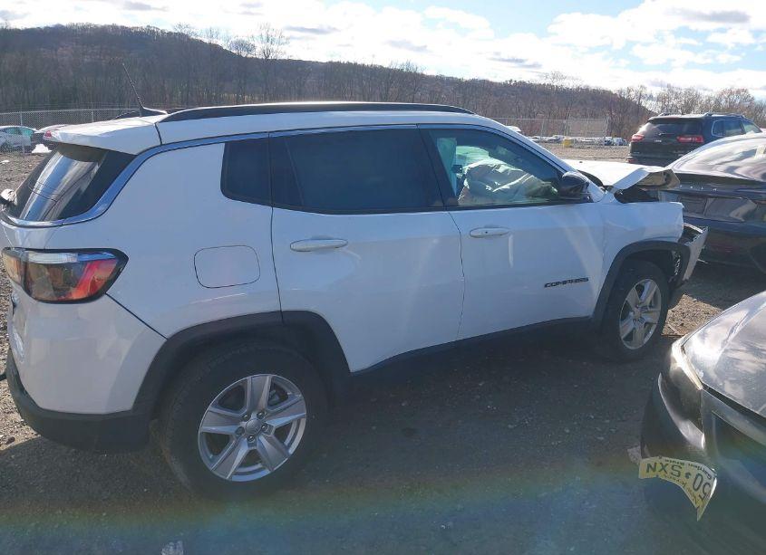 Photo 13 of 2022 Jeep Compass LATITUDE 4X4 (VIN 3C4NJDBB6NT130304)