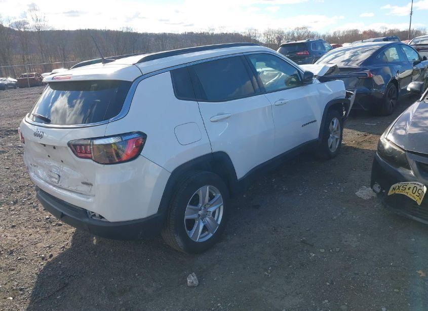 Photo 4 of 2022 Jeep Compass LATITUDE 4X4 (VIN 3C4NJDBB6NT130304)