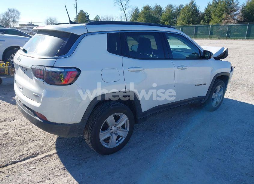 Photo 4 of 2022 Jeep Compass LATITUDE 4X4 (VIN 3C4NJDBB6NT233190)