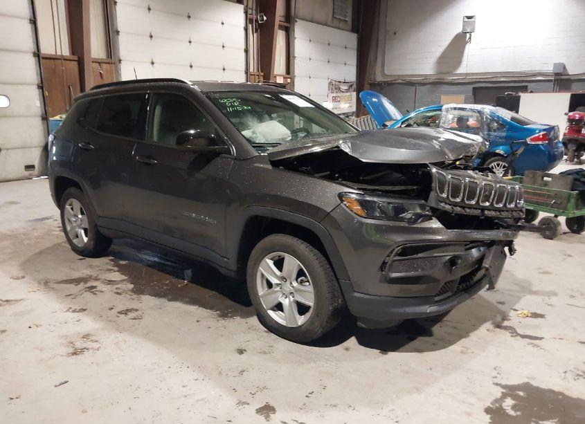 2022 Jeep Compass LATITUDE 4X4 (VIN 3C4NJDBB6NT238910) main photo