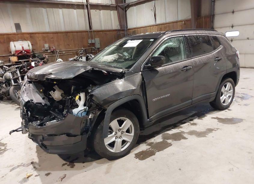 Photo 2 of 2022 Jeep Compass LATITUDE 4X4 (VIN 3C4NJDBB6NT238910)