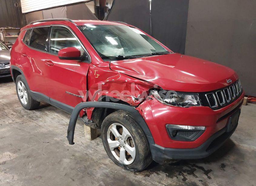 2018 Jeep Compass LATITUDE 4X4 (VIN 3C4NJDBB7JT114185) main photo