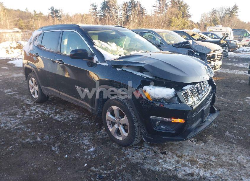 2018 Jeep Compass LATITUDE 4X4 (VIN 3C4NJDBB7JT138583) main photo