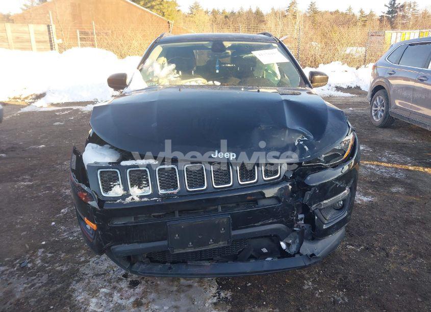 Photo 12 of 2018 Jeep Compass LATITUDE 4X4 (VIN 3C4NJDBB7JT138583)