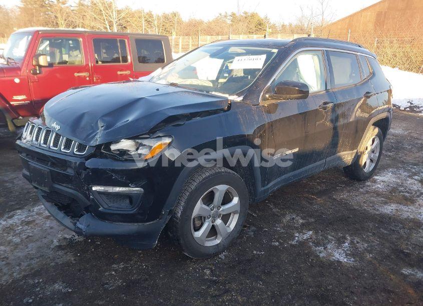Photo 2 of 2018 Jeep Compass LATITUDE 4X4 (VIN 3C4NJDBB7JT138583)
