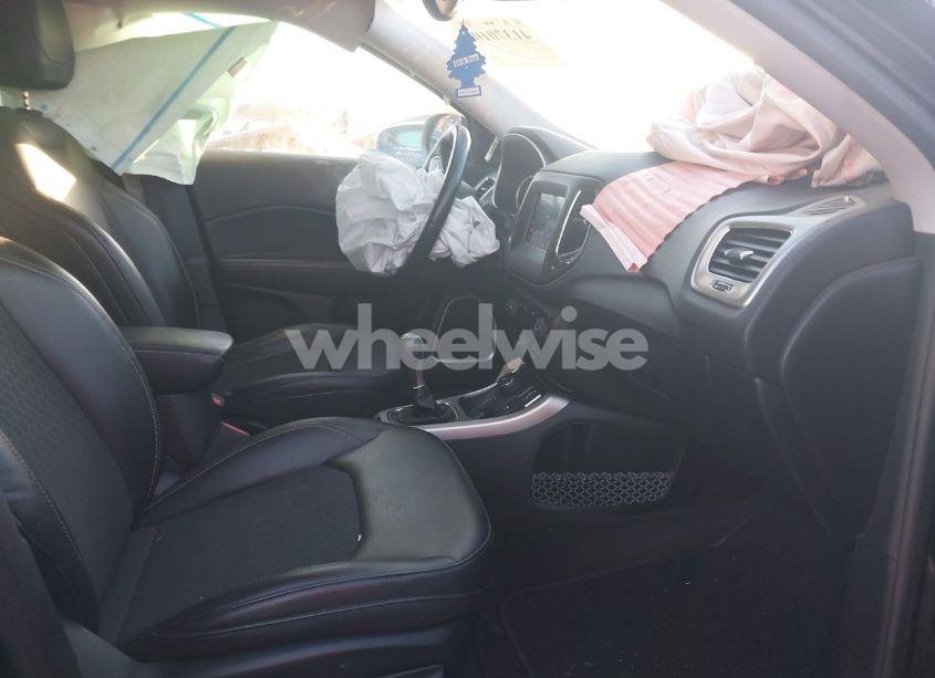 Photo 5 of 2018 Jeep Compass LATITUDE 4X4 (VIN 3C4NJDBB7JT138583)