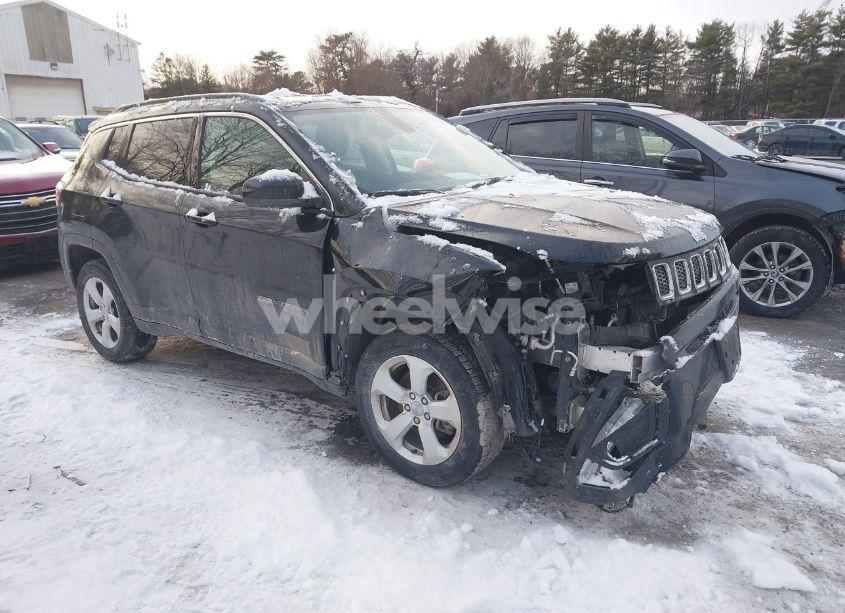 2018 Jeep Compass LATITUDE 4X4 (VIN 3C4NJDBB7JT147302) main photo