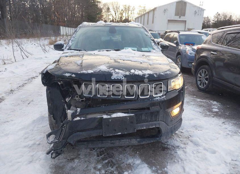 Photo 12 of 2018 Jeep Compass LATITUDE 4X4 (VIN 3C4NJDBB7JT147302)