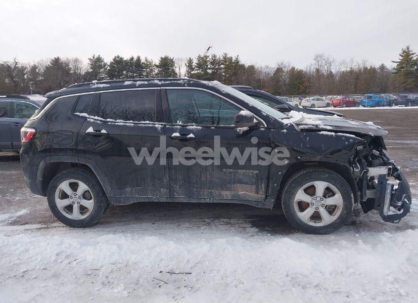 Photo 13 of 2018 Jeep Compass LATITUDE 4X4 (VIN 3C4NJDBB7JT147302)