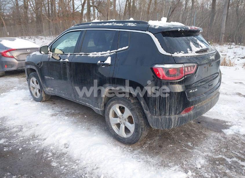 Photo 3 of 2018 Jeep Compass LATITUDE 4X4 (VIN 3C4NJDBB7JT147302)