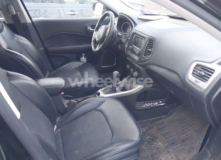 Photo 5 of 2018 Jeep Compass LATITUDE 4X4 (VIN 3C4NJDBB7JT147302)