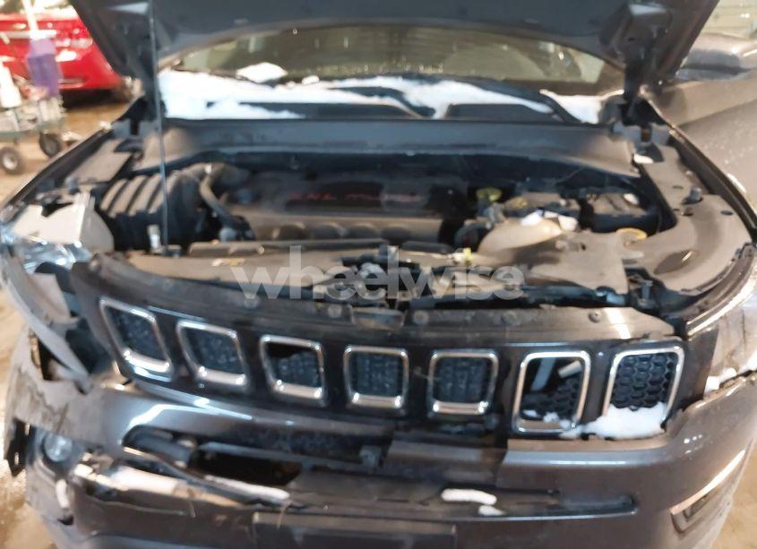 Photo 10 of 2018 Jeep Compass LATITUDE 4X4 (VIN 3C4NJDBB7JT180722)