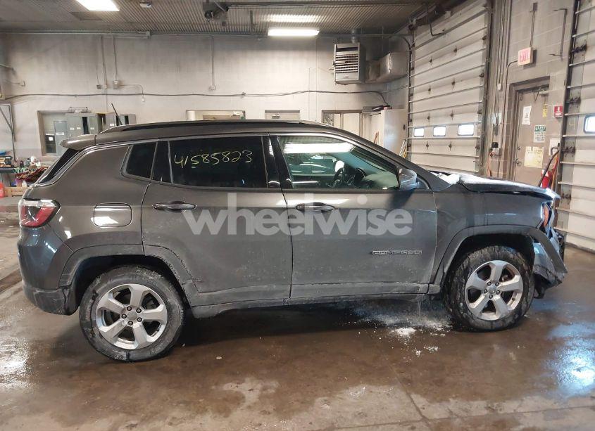 Photo 13 of 2018 Jeep Compass LATITUDE 4X4 (VIN 3C4NJDBB7JT180722)