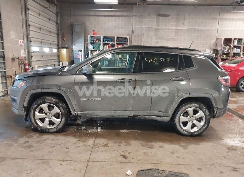 Photo 14 of 2018 Jeep Compass LATITUDE 4X4 (VIN 3C4NJDBB7JT180722)